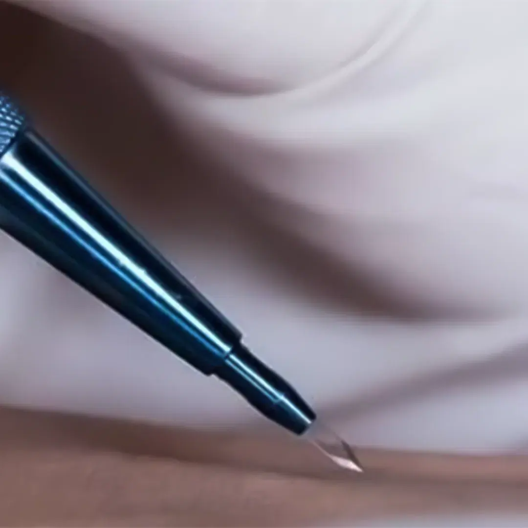 <h3><span style="color: rgb(247, 248, 248);">Sapphire channel opening</span></h3>